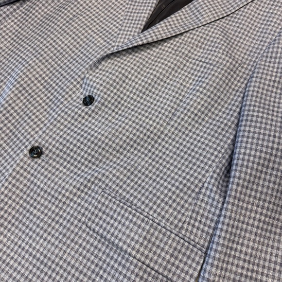 Elegant Blue Plaid Blazer for Men - EUC - Picture 3 of 9